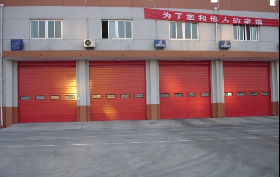 車庫(kù)門(mén)